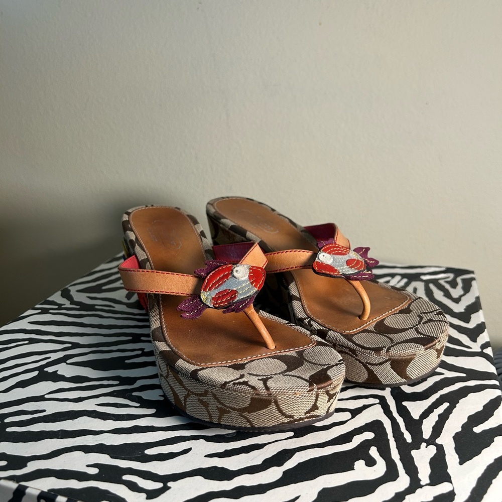 coach fish/coral sandals (size 8)